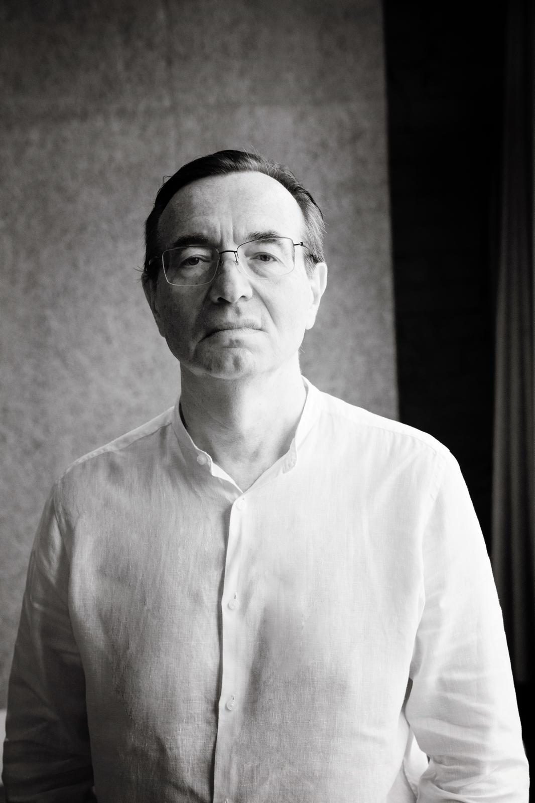 Igor Raykhelson, black and white portrait